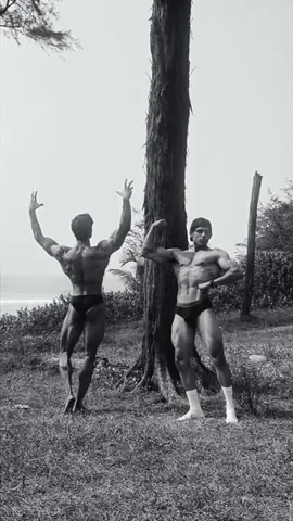 deonddddd Instagram post about Classic physique posing
