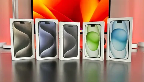 detroitborg Instagram post about IPhone 15 colors