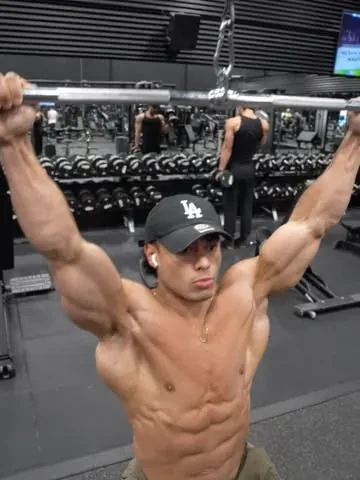 devinbernardo Instagram post about Back training