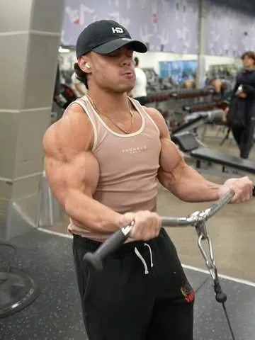 devinbernardo Instagram post about Arm training
