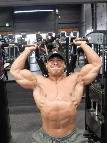 devinbernardo Instagram post about Shoulder training