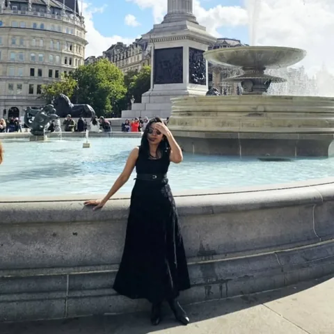 dr.mansivora Instagram post about London travel