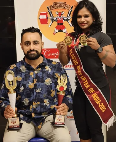 duh_shredder Instagram post about Powerlifting achievements