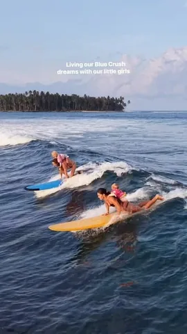 earthyandy Instagram post about Family surfing adventure