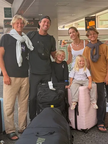 earthyandy Instagram post about Family vacation departure