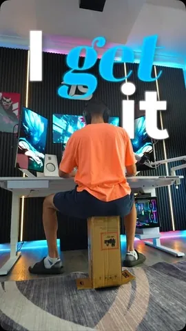 ed.techsource Instagram post about Gaming chair promotion