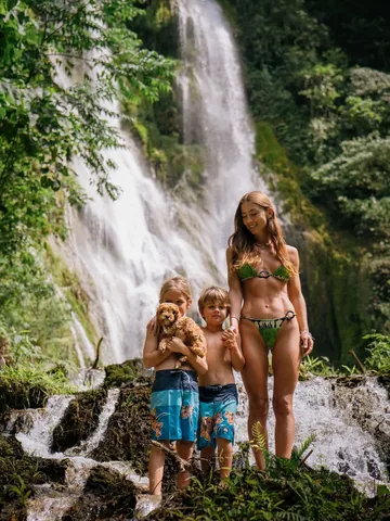 elayna.carausu Instagram post about Family and sailing plans