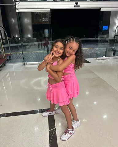 elle Instagram post about Friendship