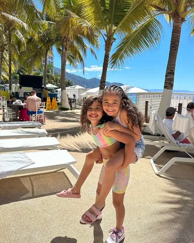 elle Instagram post about Travel