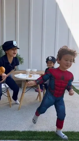 elle Instagram post about Halloween humor