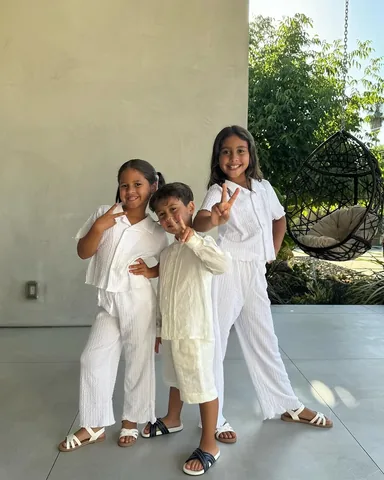 elle Instagram post about Community greeting
