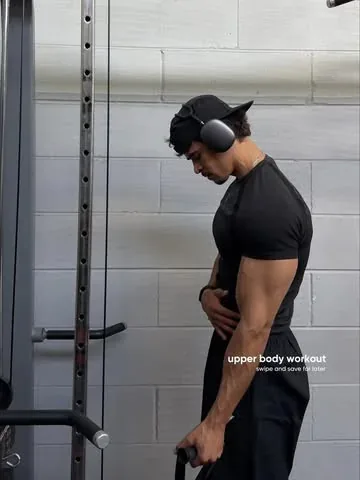 elliotbfit Instagram post about Strength training