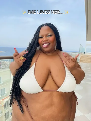 enamasiama Instagram post about Plus size body confidence