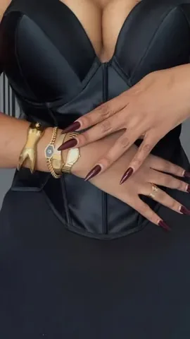 essiegolden Instagram post about Victoria’s Secret corset review
