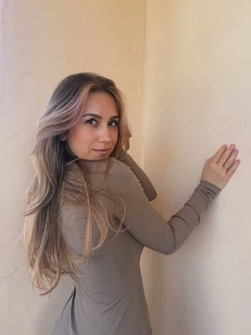 esthalla Instagram post about Return to posting