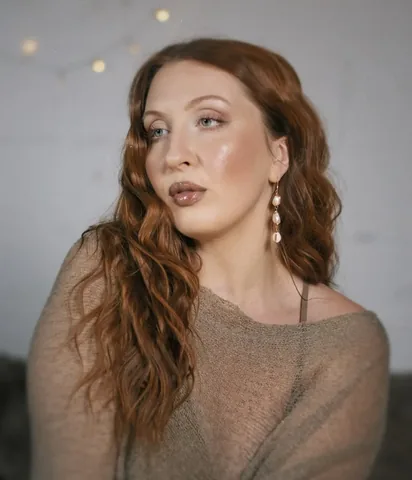 evangelinemolly Instagram post about Taupe makeup tutorial