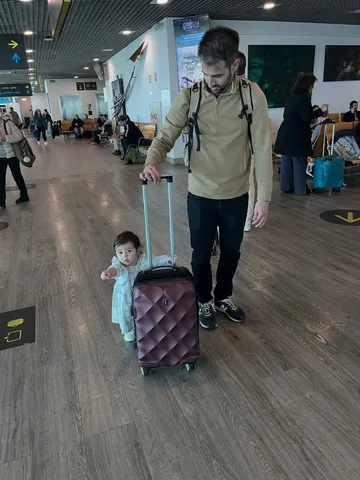 Laura, Sergio & Eva | Family & Travel Instagram post thumbnail