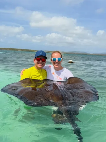 familyfunpack Instagram post about Stingray encounter