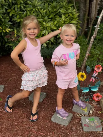 familyfunpack Instagram post about Themed mini golf