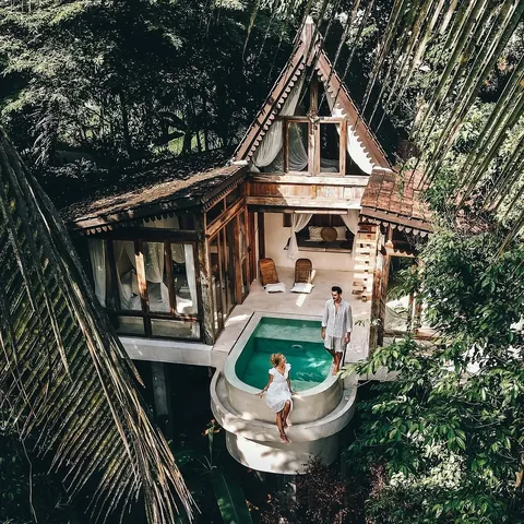 familyonvoyage Instagram post about Romantic travel