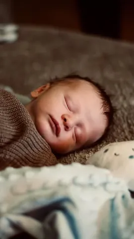familyonvoyage Instagram post about Newborn announcement