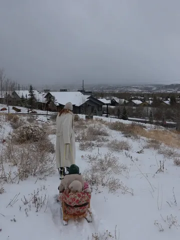 fashionambitionist Instagram post about Utah winter activities