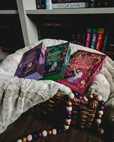 fearyourex Instagram post about Book photography and Villains & Virtues