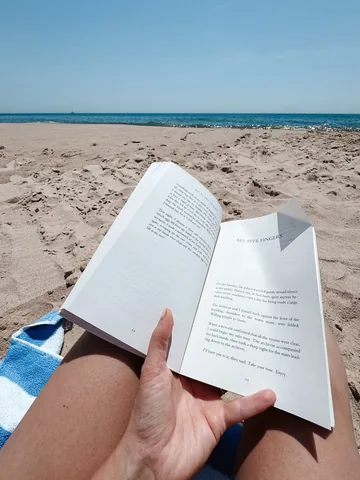 fictionmatters Instagram post about Monthly personal and reading recap
