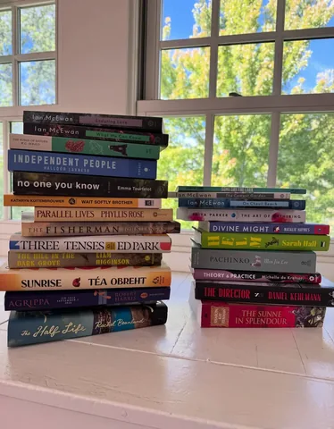 fictionmatters Instagram post about Reading stack and current books