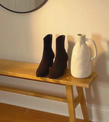filzahblogs Instagram post about Fall footwear styling