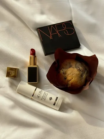 filzahblogs Instagram post about Luxury beauty products
