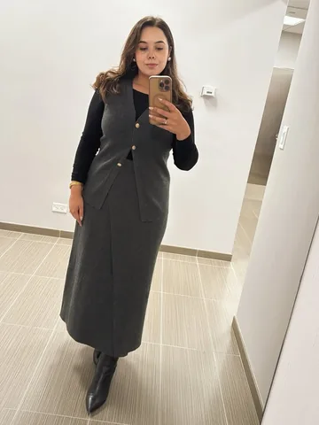 filzahblogs Instagram post about Workwear fashion