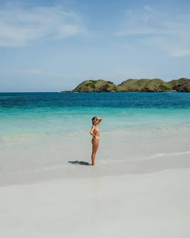 find.a.palmtree Instagram post about Tanjung Aan Beach travel