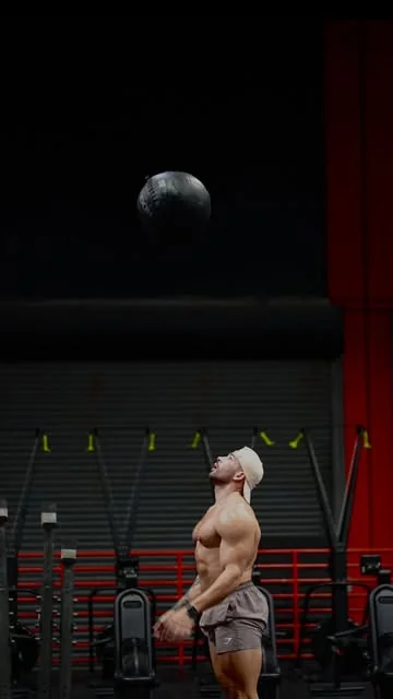 fit.latino Instagram post about Wall ball workout