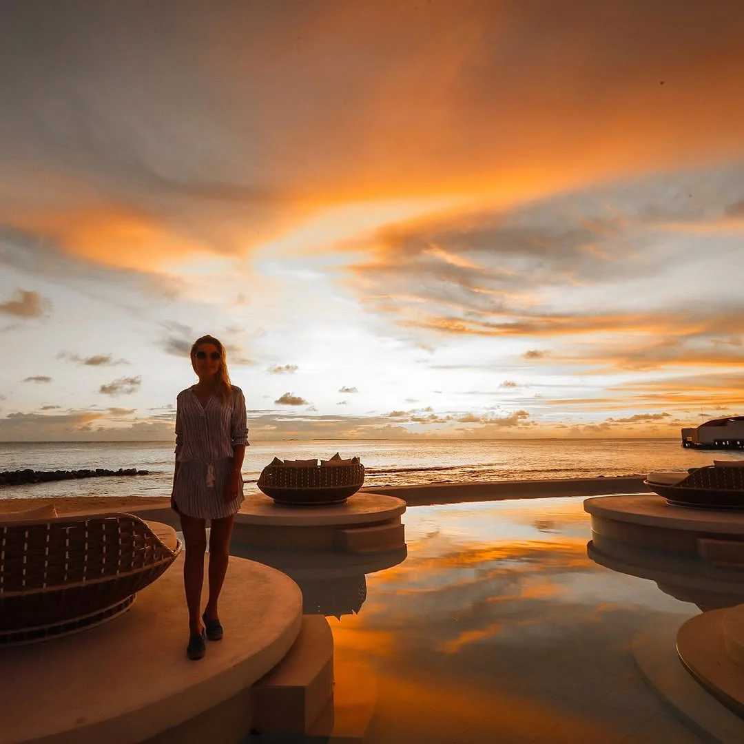 fitnessontoast Instagram post about Maldives sunset