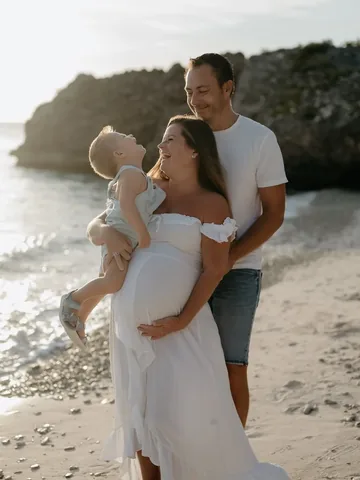 flipflopwanderers Instagram post about Maternity photography