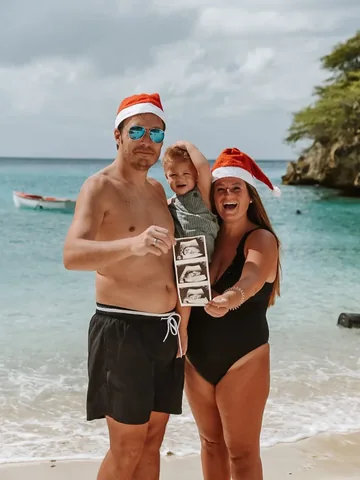 flipflopwanderers Instagram post about Christmas family celebration