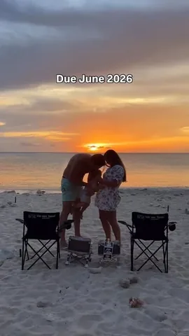 flipflopwanderers Instagram post about Pregnancy announcement