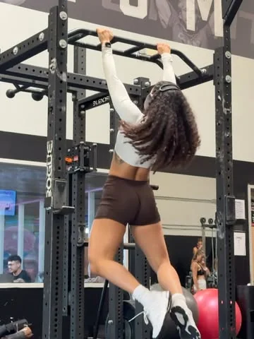 francheskafit Instagram post about Upper body strength workout