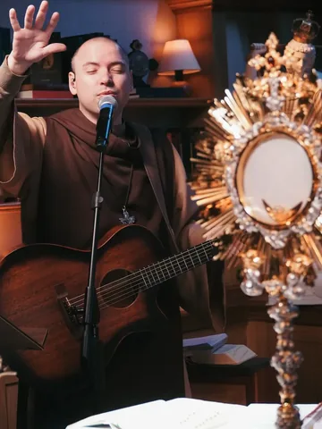 freigilson_somdomonte Instagram post about Santo Rosário