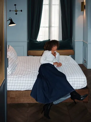 freshlengths Instagram post about Paris travel