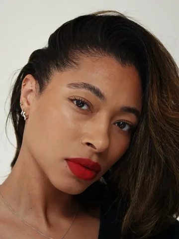 freshlengths Instagram post about Red lipstick