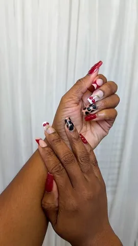 fromheadtocurve Instagram post about Press on nails