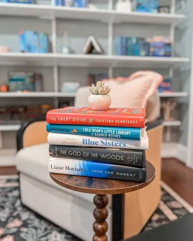 gissellereads Instagram post about To be read list