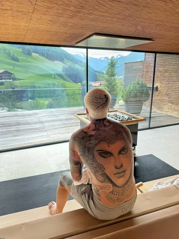 gonolivier Instagram post about Travel