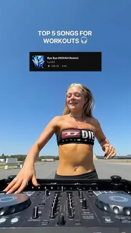 growingannanas Instagram post about Music playlist