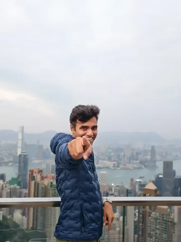 _gypsycouple Instagram post about The Peak Hong Kong travel guide