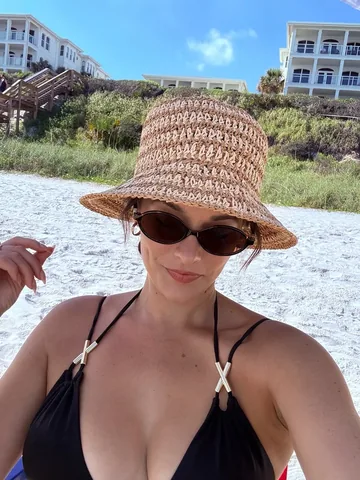 haileyfarrar1 Instagram post about Florida beach lifestyle