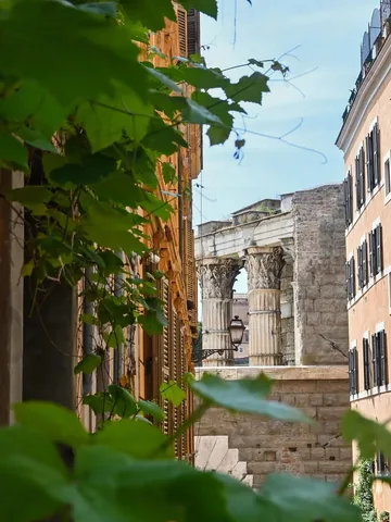 hannahlogan21 Instagram post about Rome neighborhoods