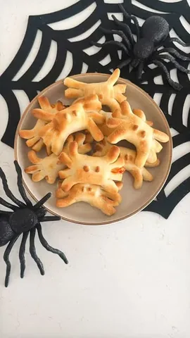 hannahmarieden Instagram post about Halloween mozzarella sticks